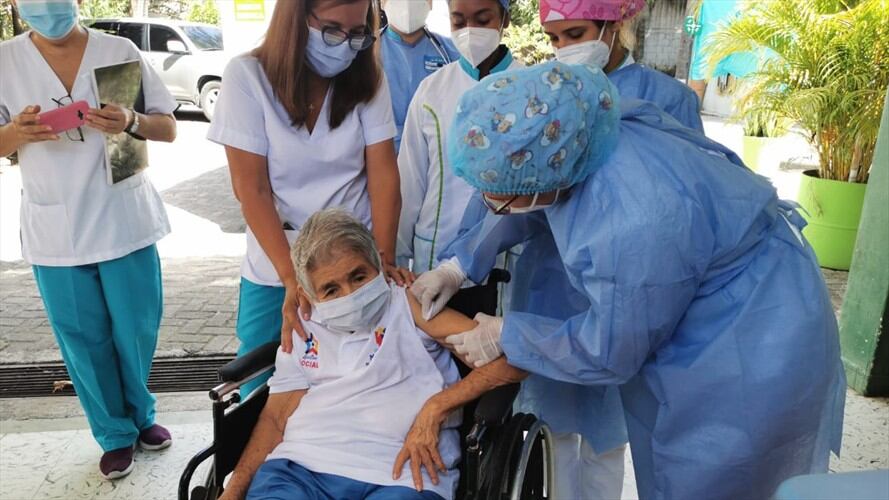 Montería y Cereté iniciaron con la vacunación de la población mayor de 80 años.Foto:prensa alcaldía Montería.