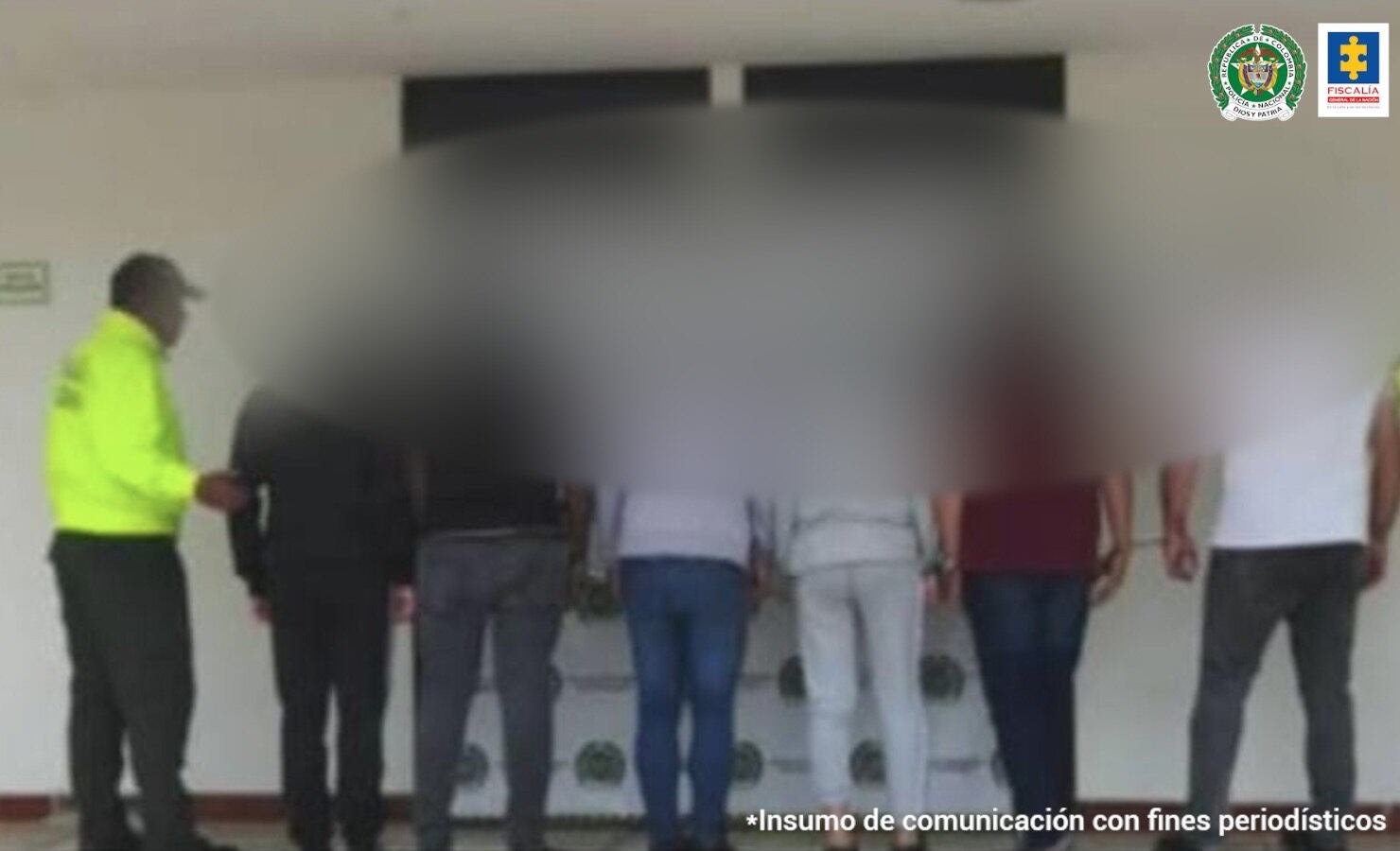 Policías vinculados a banda que robaba casas de presuntos narcos en Cali. Foto: Cortesía Fiscalía.