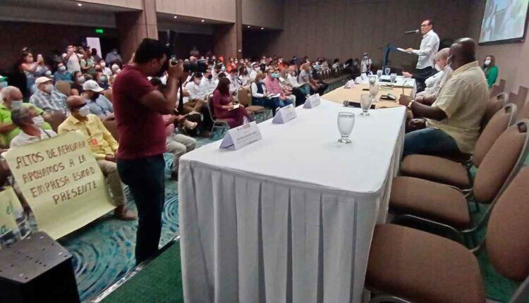 Senadores rechazan ausencia de Superservicios durante audiencia de la Essmar en Santa Marta. Foto: Montiner Alvys