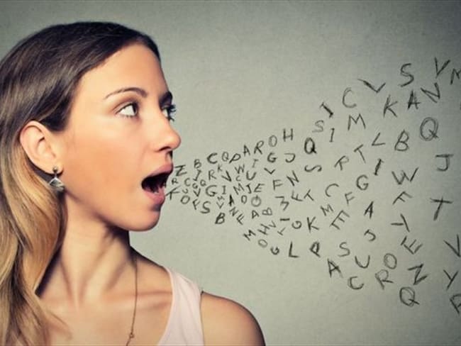 Los pacientes con depresión a menudo muestran menos variabilidad del habla, monotonía en el tono y volumen, usan menos palabras y las articulan menos. Foto: THINKSTOCK. Tomada de BBC Mundo.