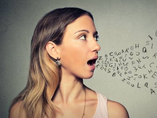 Los pacientes con depresión a menudo muestran menos variabilidad del habla, monotonía en el tono y volumen, usan menos palabras y las articulan menos. Foto: THINKSTOCK. Tomada de BBC Mundo.