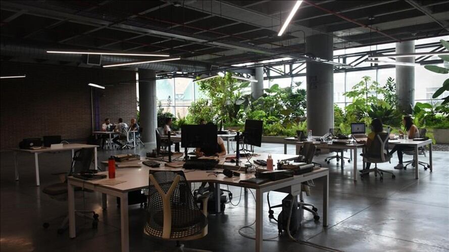 Sede en Medellín de la compañía colombiana de producción y comercialización de ropa Mattelsa. Foto: Agencia Anadolu