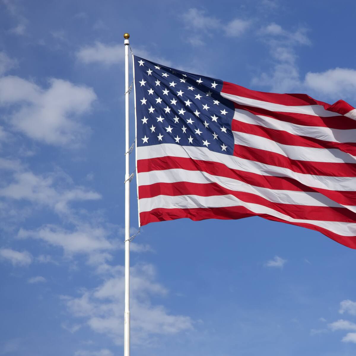 EEUU restringe más la exportación de microchips de IA y causa reacción de Pekín e industrias