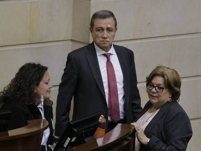 Ernesto Macías aseguró que si la Cámara toma una decisión primero, se podría viciar el proceso.. Foto: Colprensa