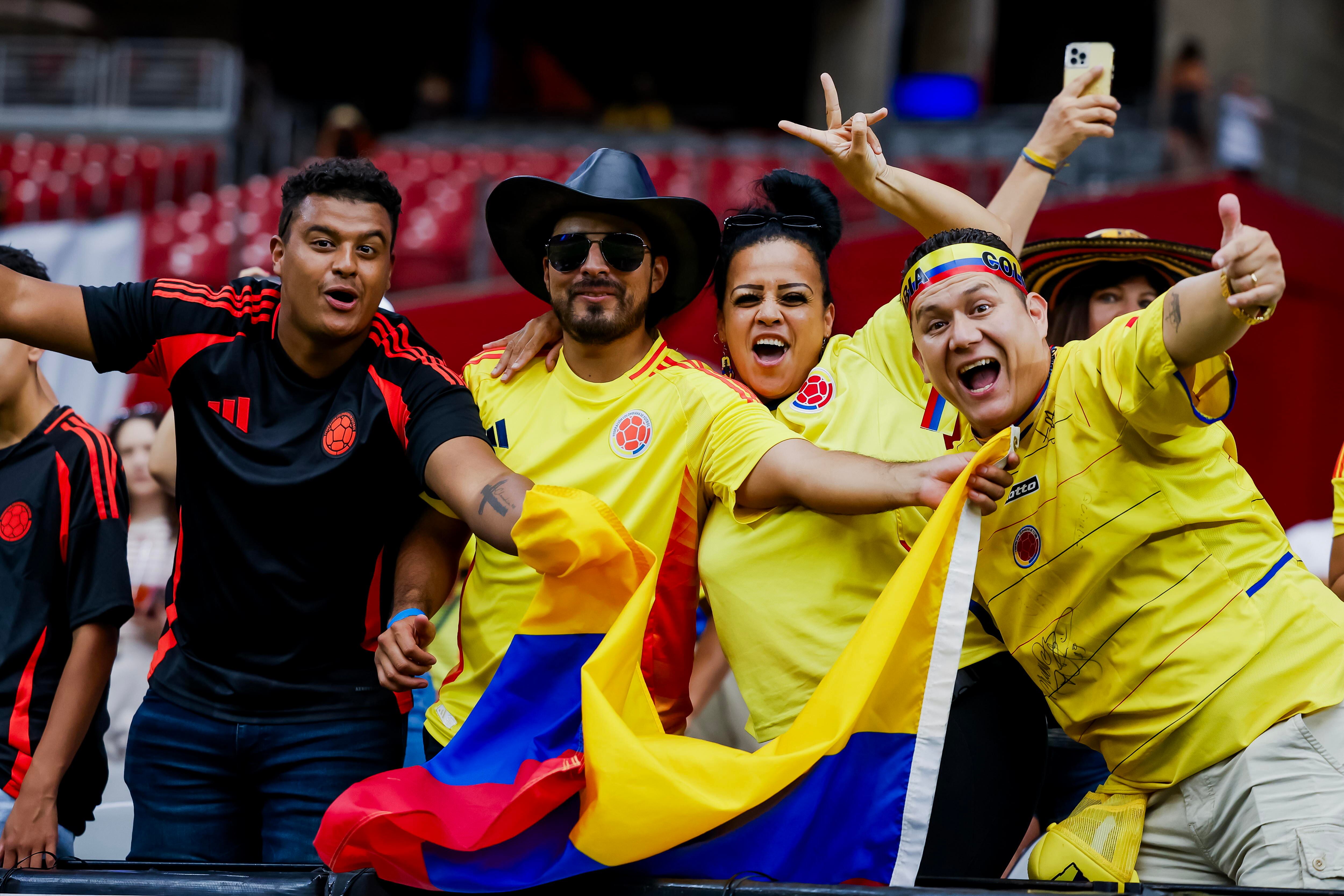 Hinchas de Colombia. EFE/EPA/JOHN G. MABANGLO