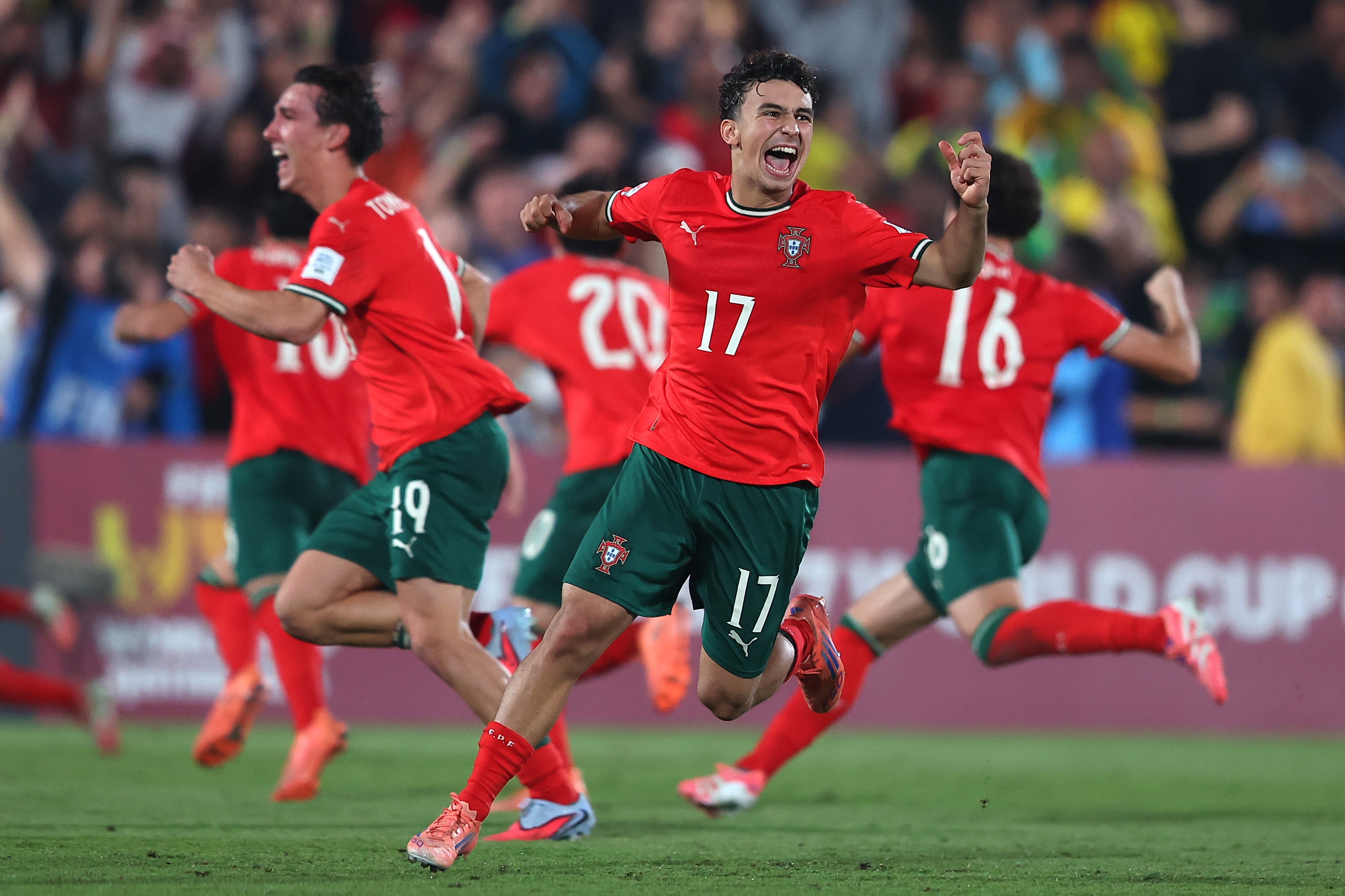 Joao Aragao celebra el triunfo de Portugal ante Brasil en penaltis en el Mundial Sub-17 de Qatar. FOTO: Mohamed Farag - FIFA via Getty Images