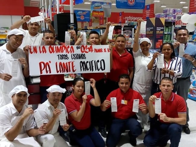 La cadena de supermercados se unió a La W en la Campaña Pa' lante Pacífico que busca brindarle educación gratuita a los jovenes de esta región del país.. Foto: W Radio