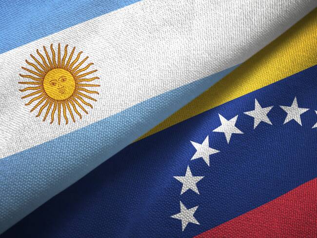 Referencia bandera de Venezuela y Argentina. Foto: Getty Images.