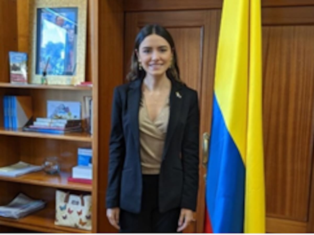 Recogen firmas en España para pedir la sustitución de la Cónsul de Colombia en Valencia