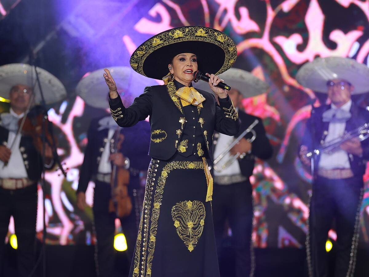 “Tuve el honor de cantar con Vicente Fernández cuando yo tenía 14 años”: Aida Cuevas
