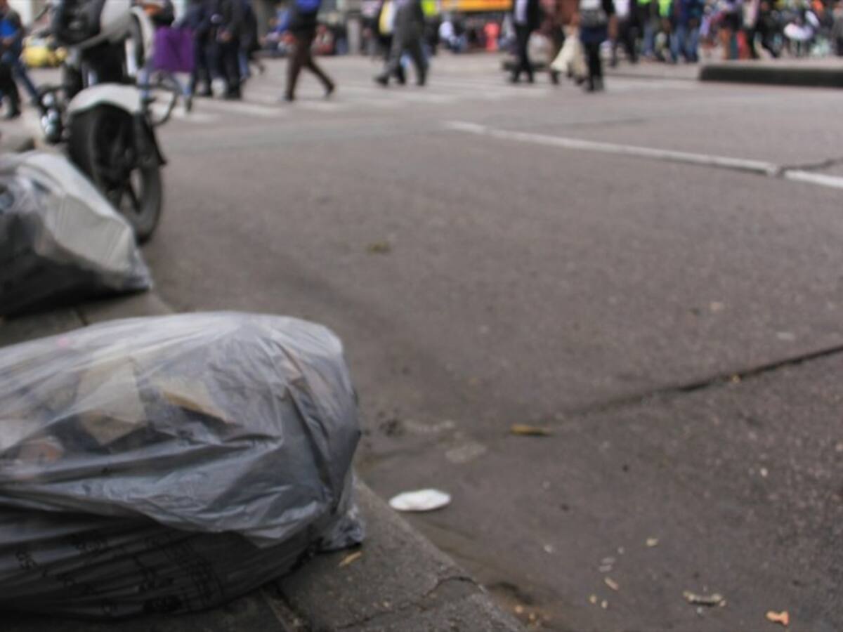 Distrito busca solución a problemas de recolección de basuras en Bogotá