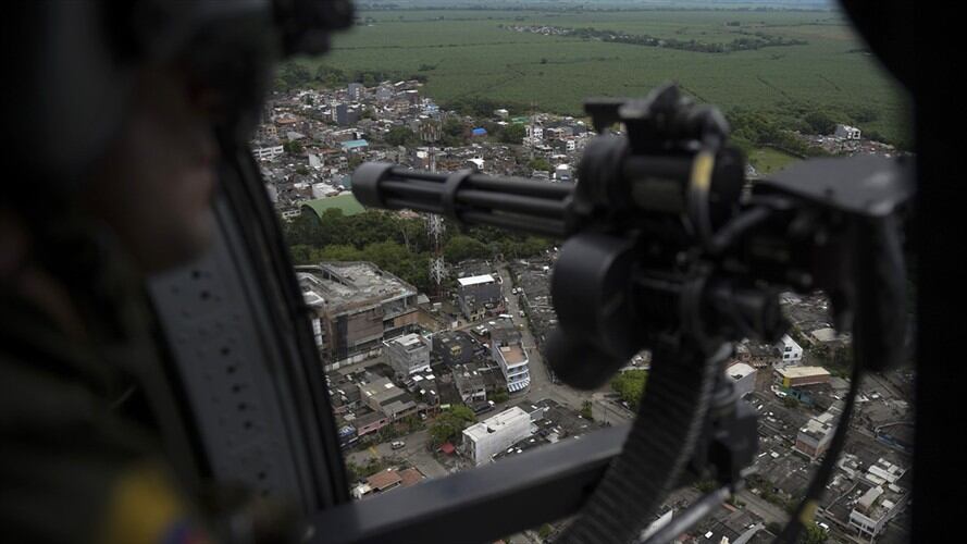 La Alcaldía de Medellín y la Policía Metropolitana del Valle de Aburrá revelaron el cartel de los más buscados de las bandas “La Terraza” y “Robledo”. Foto: Getty Images