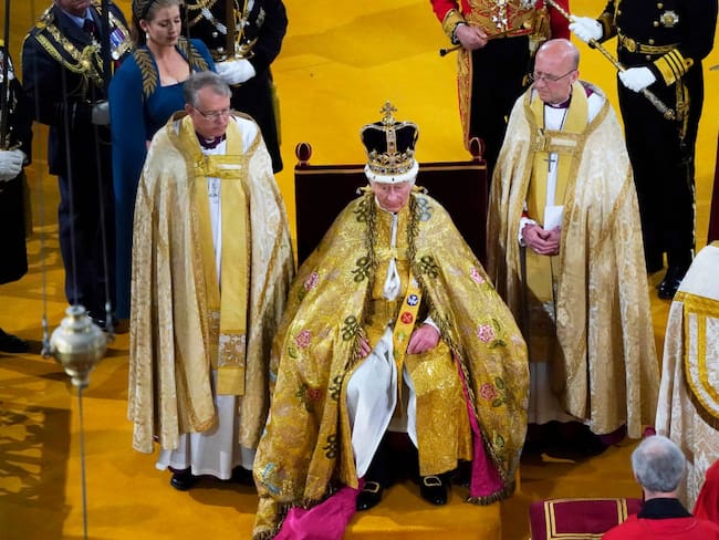 LONDON, ENGLAND - MAY 06: King Charles III after being crowned during his coronation ceremony in Westminster Abbey, on May 6, 2023 in London, England. The Coronation of Charles III and his wife, Camilla, as King and Queen of the United Kingdom of Great Britain and Northern Ireland, and the other Commonwealth realms takes place at Westminster Abbey today. Charles acceded to the throne on 8 September 2022, upon the death of his mother, Elizabeth II. (Photo by Andrew Matthews - WPA Pool/Getty Images)