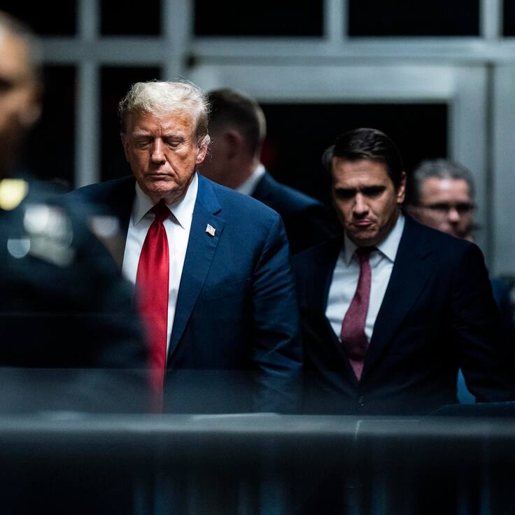 New York (United States), 15/04/2024.- Former US President Donald J. Trump walks out of the courtroom following the first day of jury selection at the Manhattan criminal court in New York, New York, USA, 15 April 2024. Trump faces 34 felony counts of falsifying business records as part of an alleged scheme to silence claims of extramarital sexual encounters during his 2016 presidential campaign. (Nueva York) EFE/EPA/Jabin Botsford / POOL