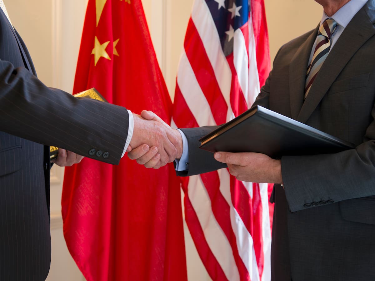 ¿Embajador y diplomático es lo mismo? Explicación de funciones, rangos y más