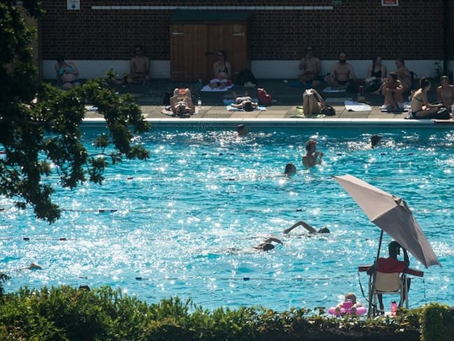 Denuncian negligencia en el caso del niño que resultó electrocutado en piscina
