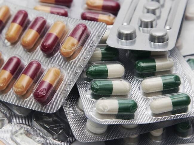 Los productos vencidos y en mal estado entraban ilegalmente de Venezuela y Ecuador, por lo que eran alterados para darles apariencia de medicamentos auténticos y venderlos en droguerías. Foto: Getty Images