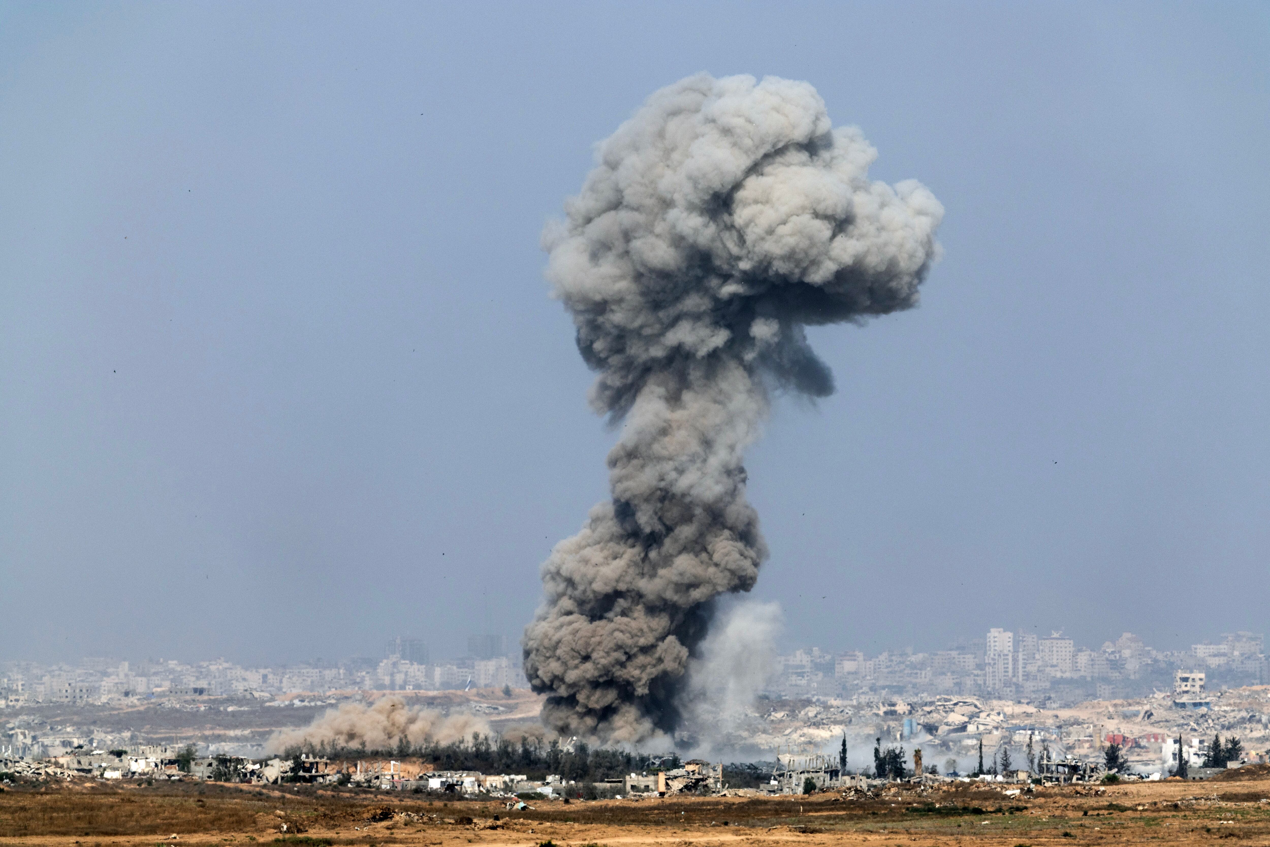 Israel mató a 22 gazatíes, entre ellos, 10 niños que aguardaban el reparto de alimentos. Foto: EFE/EPA/ATEF SAFADI