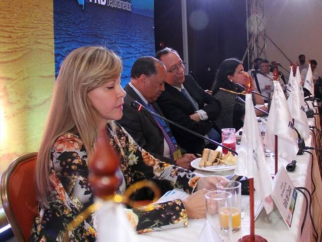 La presidente de la Federación Nacional de Departamentos, Dilian Francisca Toro y el director ejecutivo, Amylkar Acosta. Foto: Colprensa