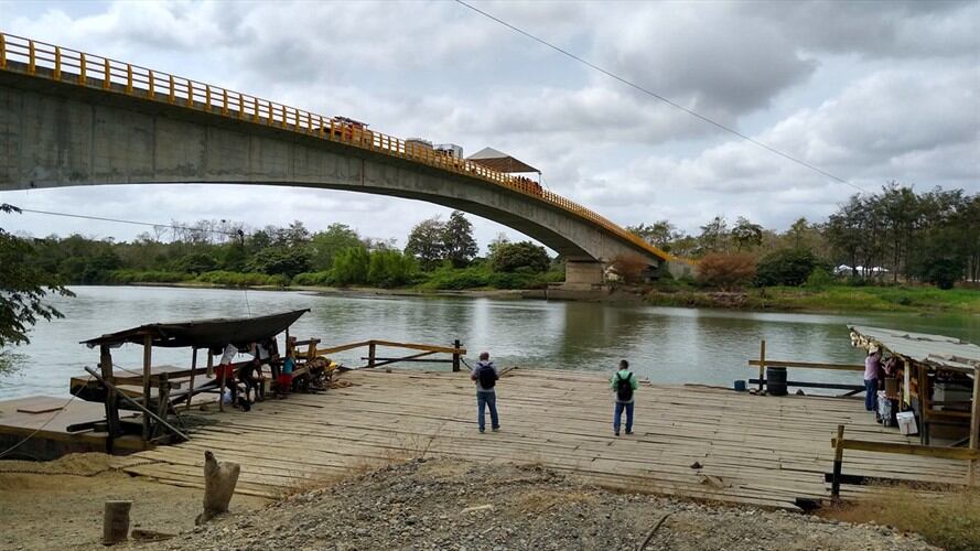 Después de 11 años, inauguran puente de Valencia en Córdoba. Foto: La W