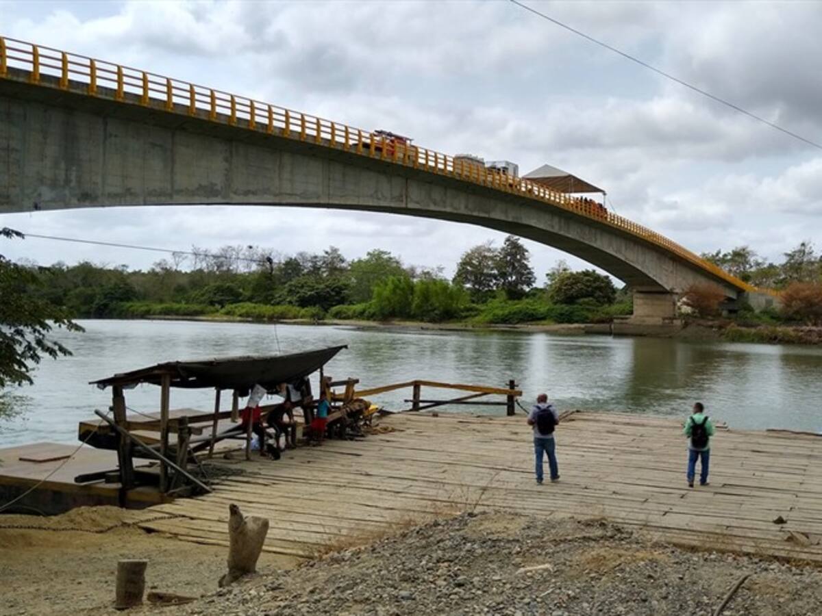 Después de 11 años, inauguran puente de Valencia en Córdoba