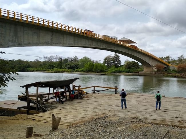 Después de 11 años, inauguran puente de Valencia en Córdoba. Foto: La W