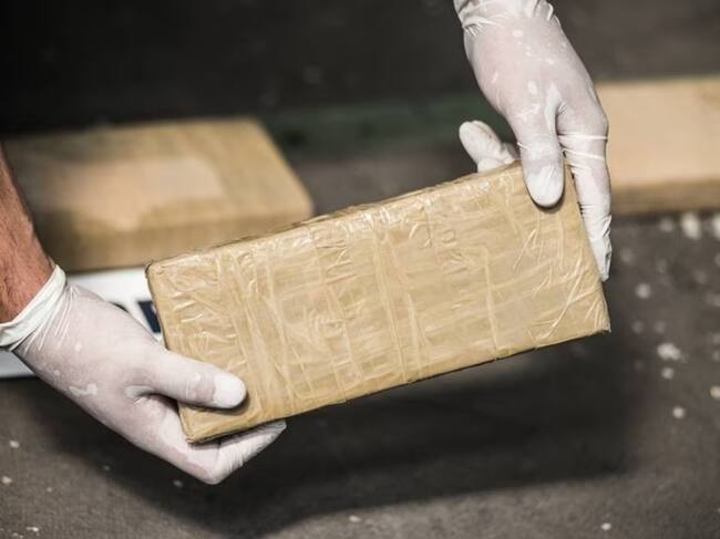 Investigator hands showing a package containing illegal drugs