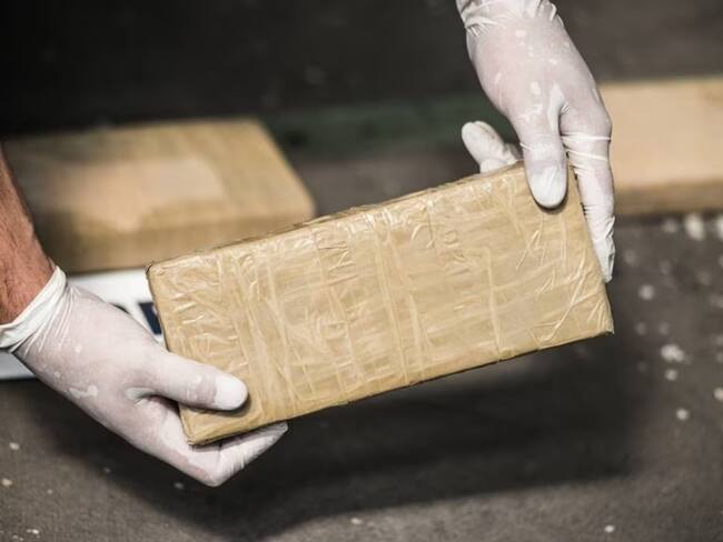 Investigator hands showing a package containing illegal drugs