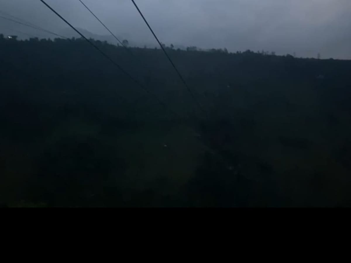 Rescatan a tres personas, de cinco, atrapadas en Cable Aéreo en Villamaría