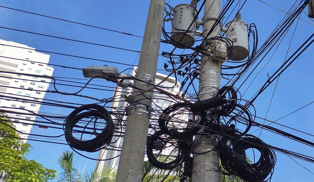 Imagen referencia poste de energía. Colprensa