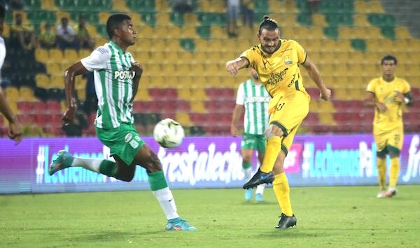 Atlético Bucaramanga vs Atlético Nacional. (Photo: VizzorImage / Jaime Moreno / Contribuidor/ Dimayor)