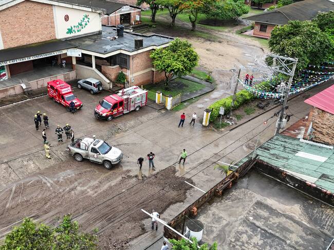 Más de 95 familias, afectadas por inundaciones en el municipio de Viotá, Cundinamarca. Fotos: Bomberos Cundinamarca.
