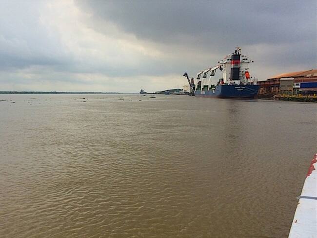 A la fecha se han completado cerca de 35 ciclos de dragado, atendiendo casi el 90% del área externa considerada crítica en ese sector. Foto: Colprensa.