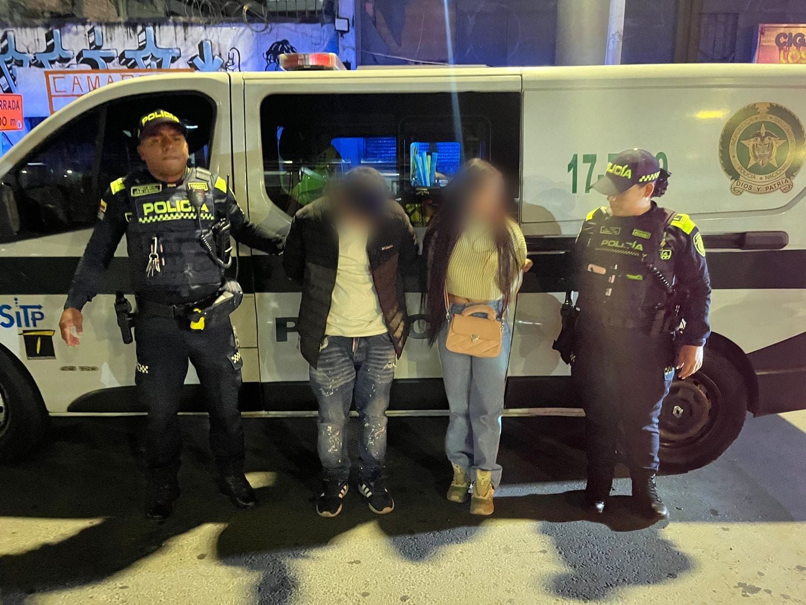 Capturan pareja por robar en TransMilenio: mujer con orden de captura y hombre recién salido de prisión