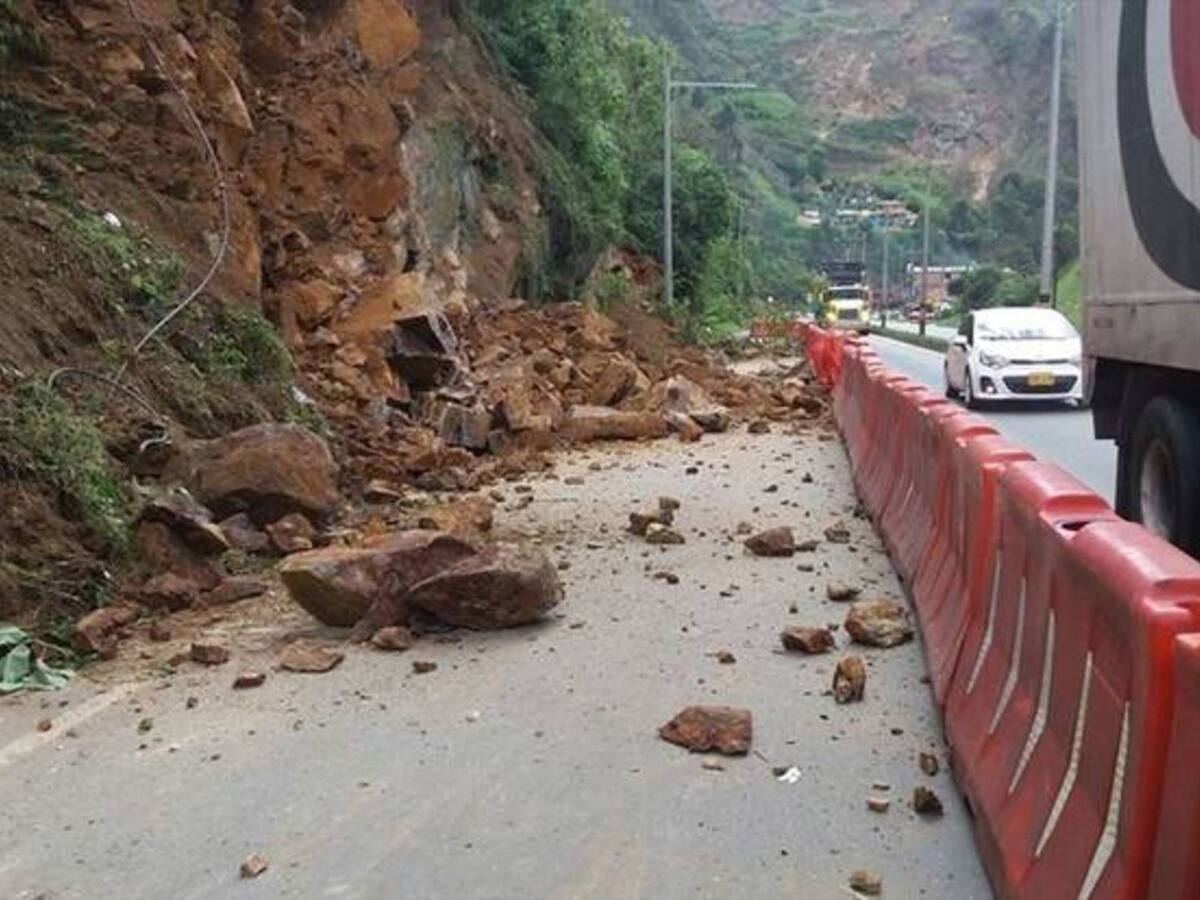 Reubicación y Comité de Riesgo por tramo de la Vía la Mar que se desplomó