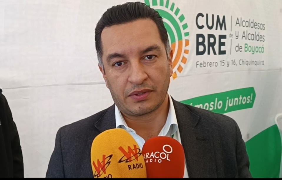 El secretario de Transparencia de la Presidencia de la República, Andrés Idárraga, lanzó alertas por contratos en Boyacá / Foto: W Radio.