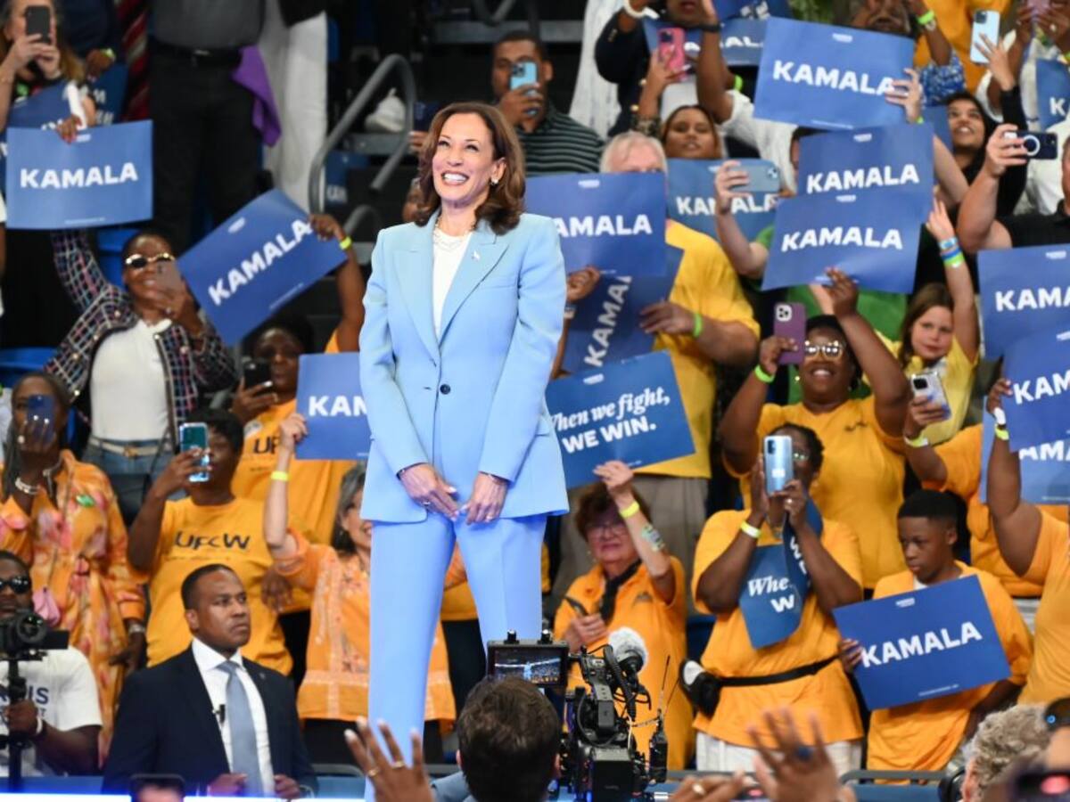 Campaña de Kamala Harris recaudó en julio el doble de fondos que Donald Trump
