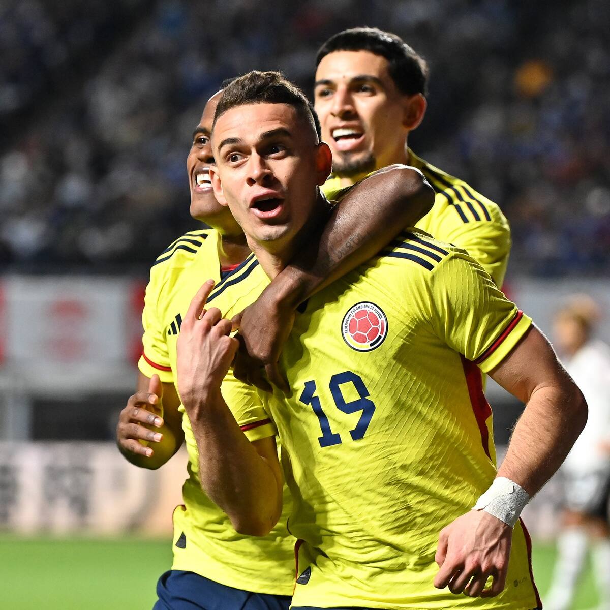 Dejó ‘helado’ al arquero: Golazo de chilena de Rafael Santos Borré contra Japón