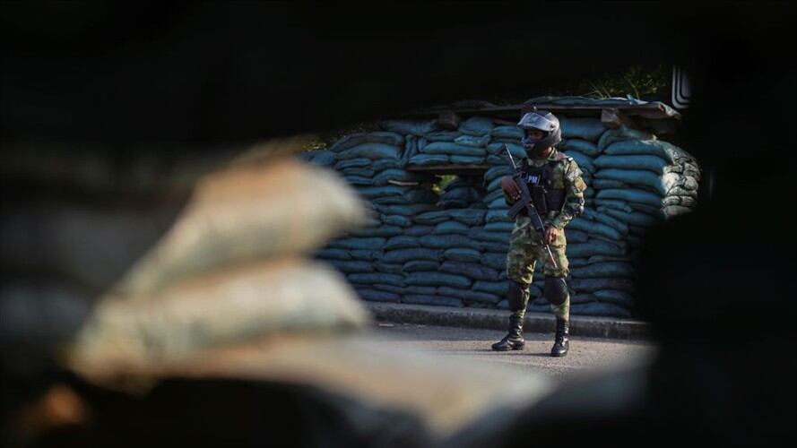Los soldados que resultaron heridos fueron atendidos y evacuados en aeronaves de la División de Aviación y Asalto Aéreo del Ejército hacia la ciudad de Florencia. Foto: Getty Images