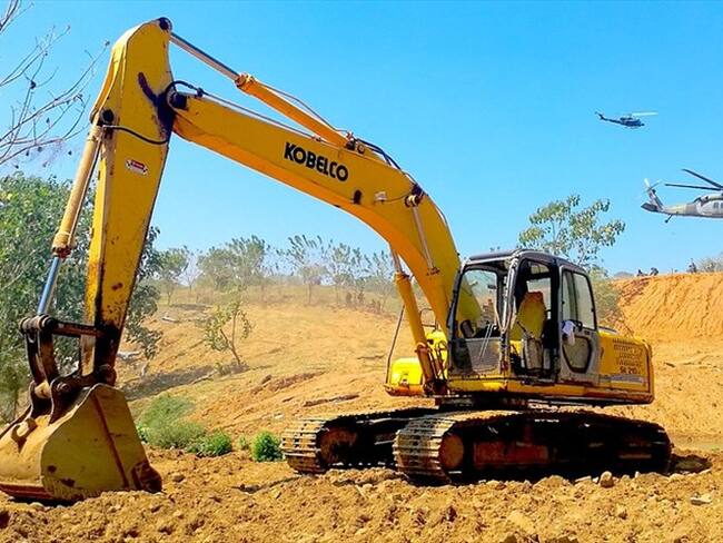 Por hechos relacionados con la extracción ilícita de minerales, en los últimos dos años la Fiscalía ha incautado más de 141 dragas, 108 motores y detenido a 156 personas. Foto: Colprensa