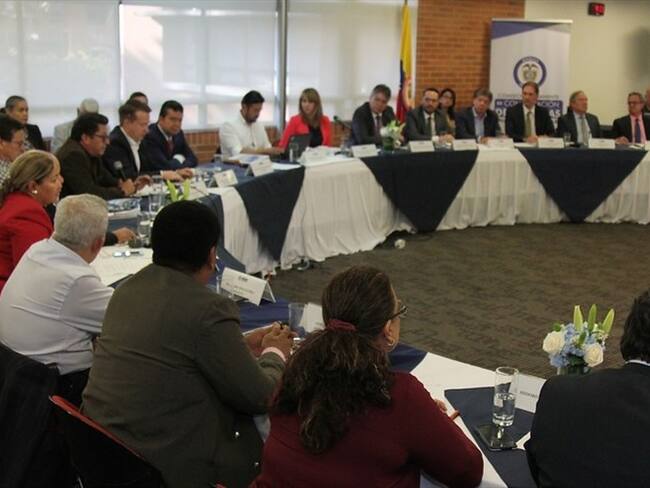 Tras haber terminado la cuarta reunión de la mesa de negociación para definir el salario mínimo del próximo año, las centrales obreras parecen ser la más inconformes. Foto: Colprensa