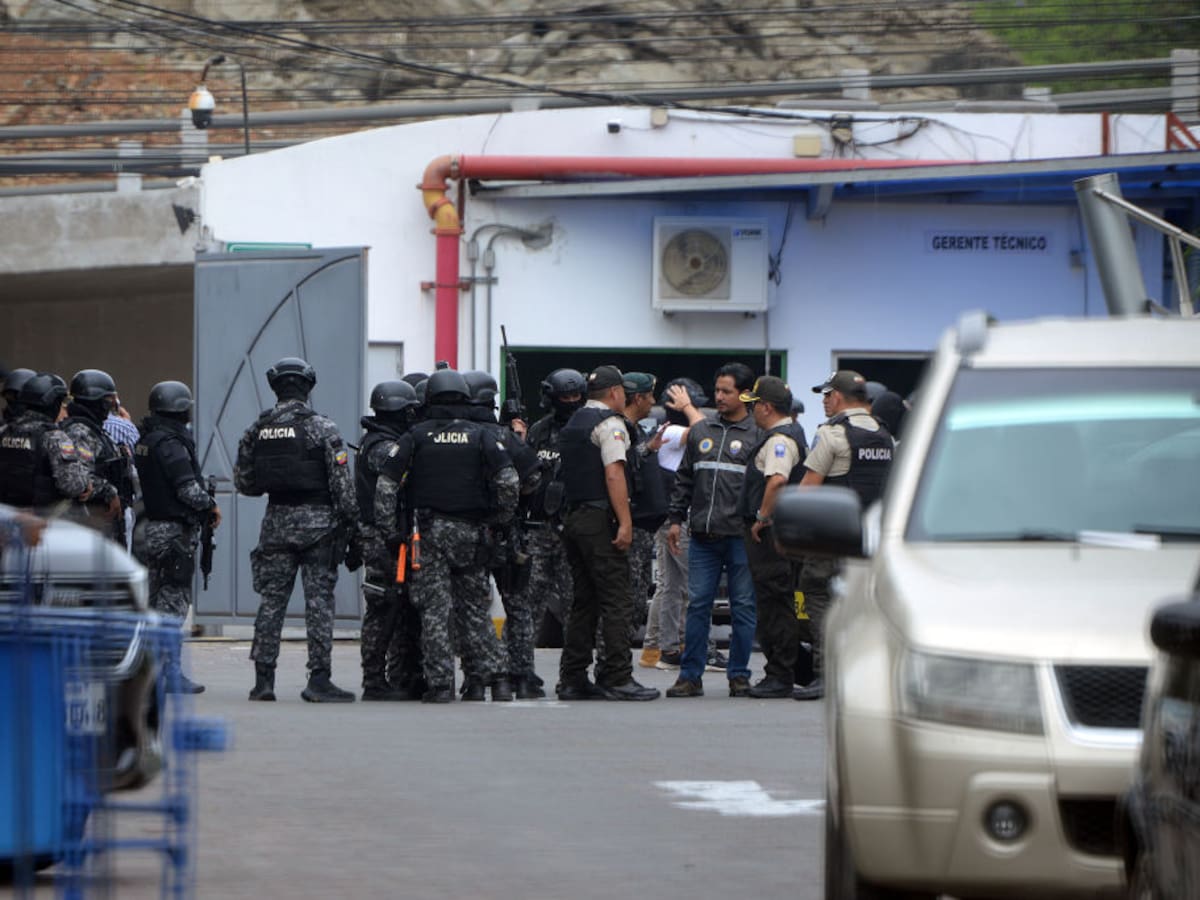 Policía liberó a retenidos en canal televisión en Guayaquil y detuvo a 13 asaltantes