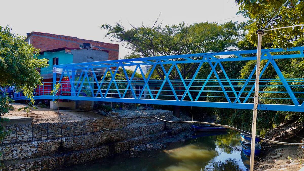 Entregado puente peatonal en el barrio Villa Leidy de Santa Marta