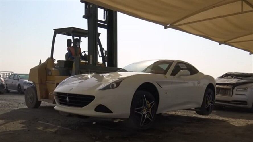 Los ‘superautos’ abandonados en Dubái. Foto: Captura de pantalla