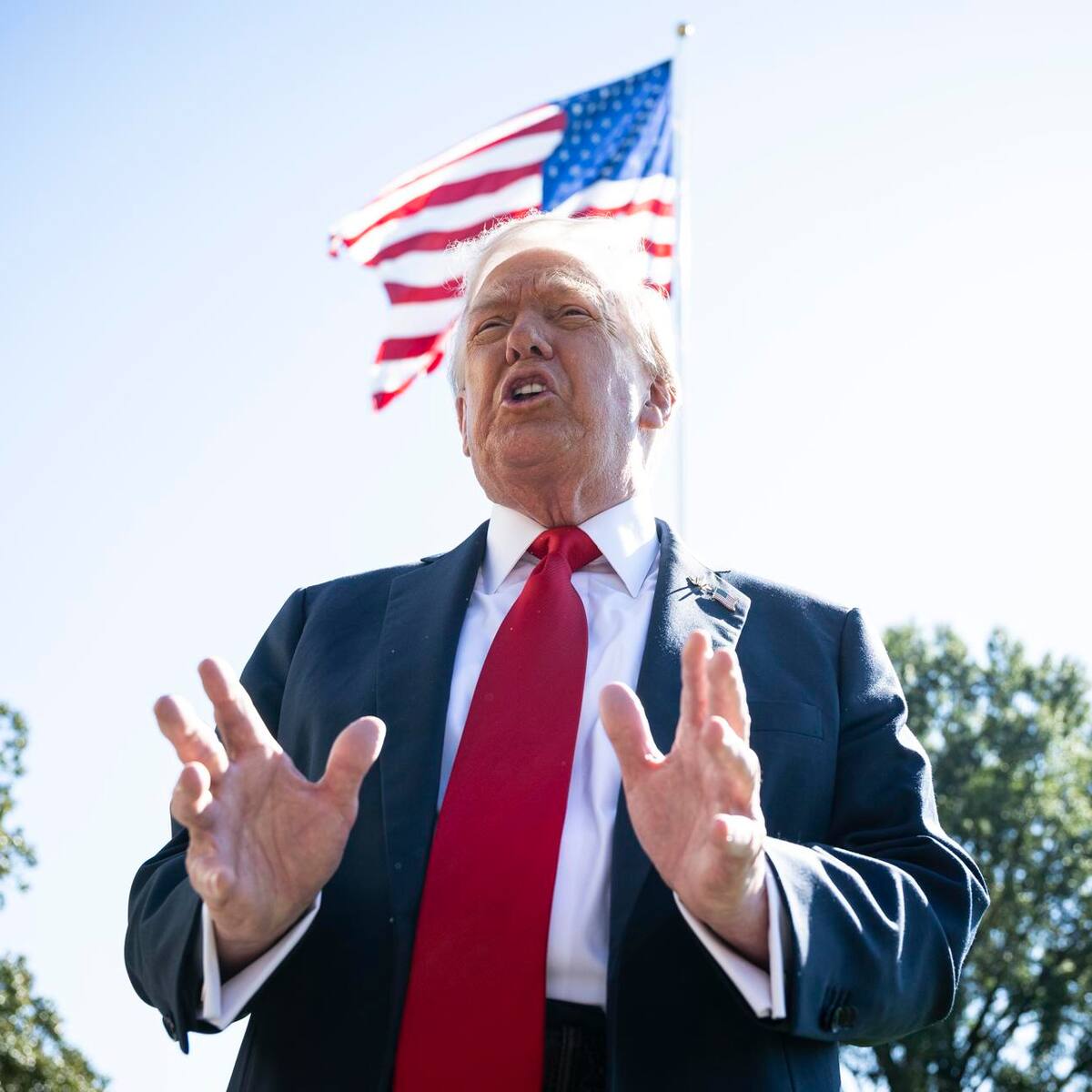 Trump celebró el 250 aniversario de la Armada de EE.UU. en medio del cierre de Gobierno