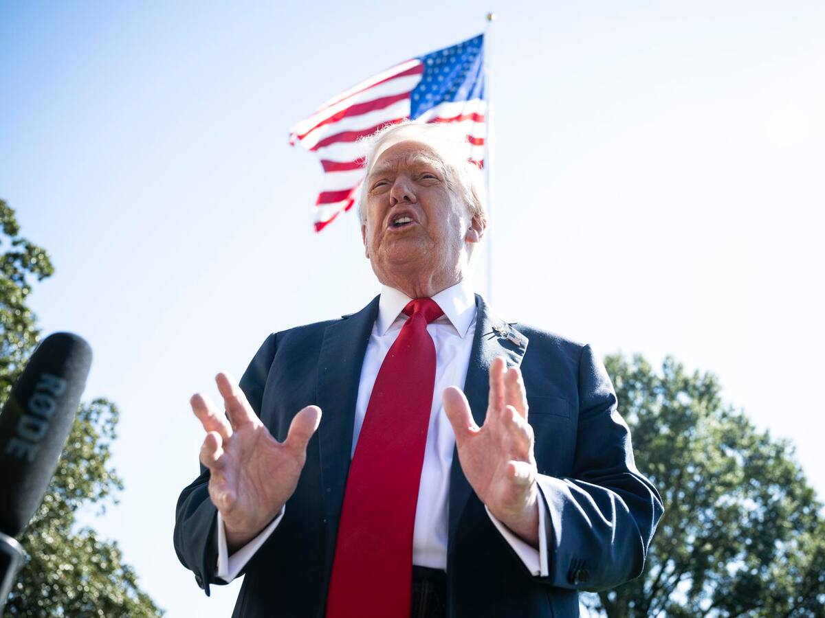 Trump celebró el 250 aniversario de la Armada de EE.UU. en medio del cierre de Gobierno