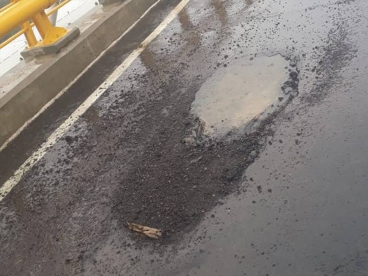 Denuncian deterioro en pavimentación del puente Hisgaura