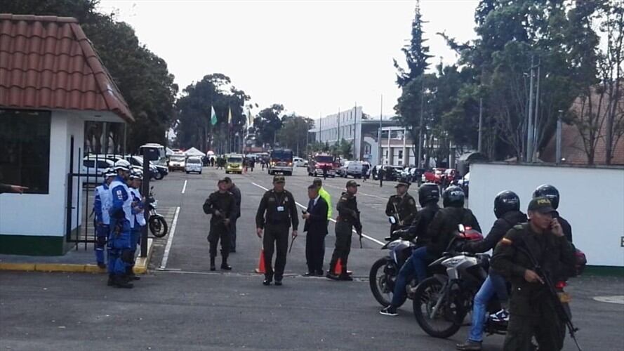 Un perro detectó el explosivo en la camioneta el conductor al verse descubierto atropelló a varios uniformados luego chocó contra un alojamiento y se dio la explosión.. Foto: W Radio