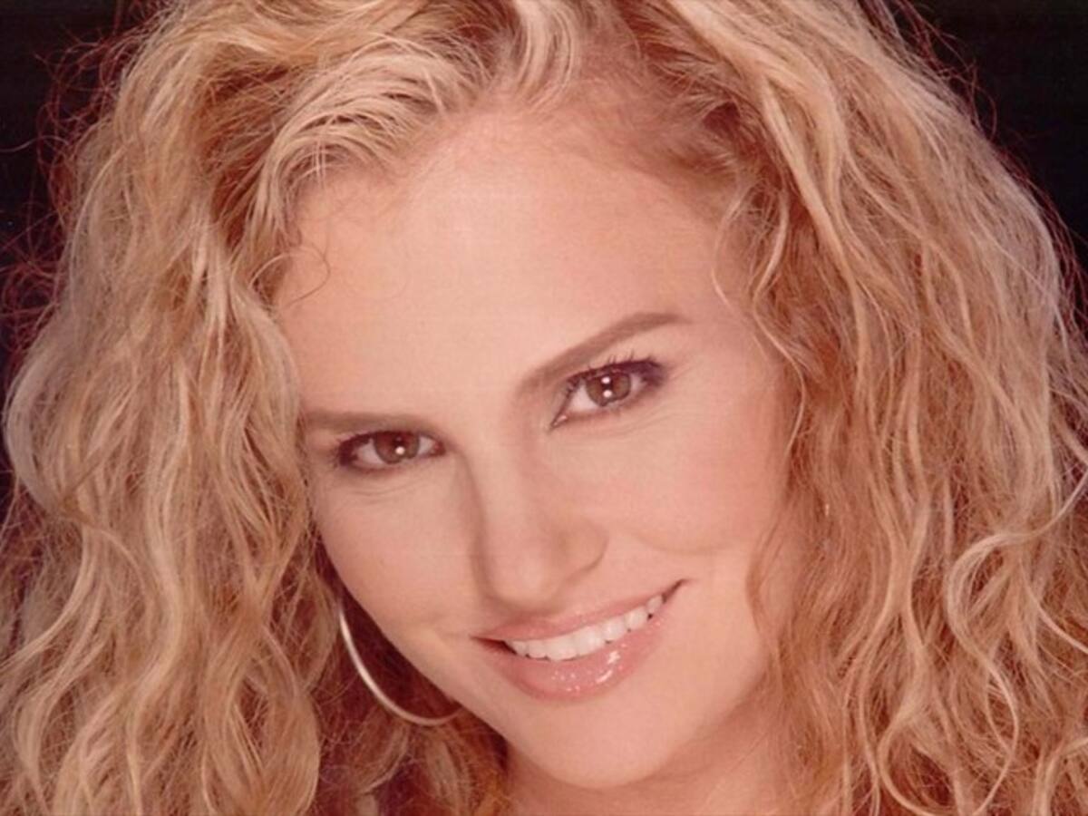 Aura Cristina Geithner encendió las redes sociales con transparente blusa