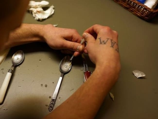 La heroína en muchos casos se mezcla con otros opióides sintéticos para darle un mayor efecto, lo que también expone a los consumidores a mayores riesgos. . Foto: BBC Mundo